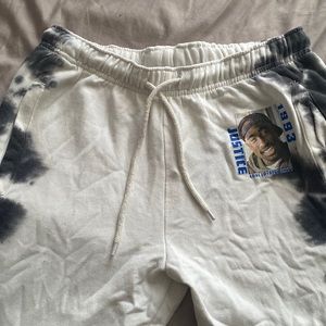 Comfy poetic justice sweatpants ! Great for out doors and lounge wear!